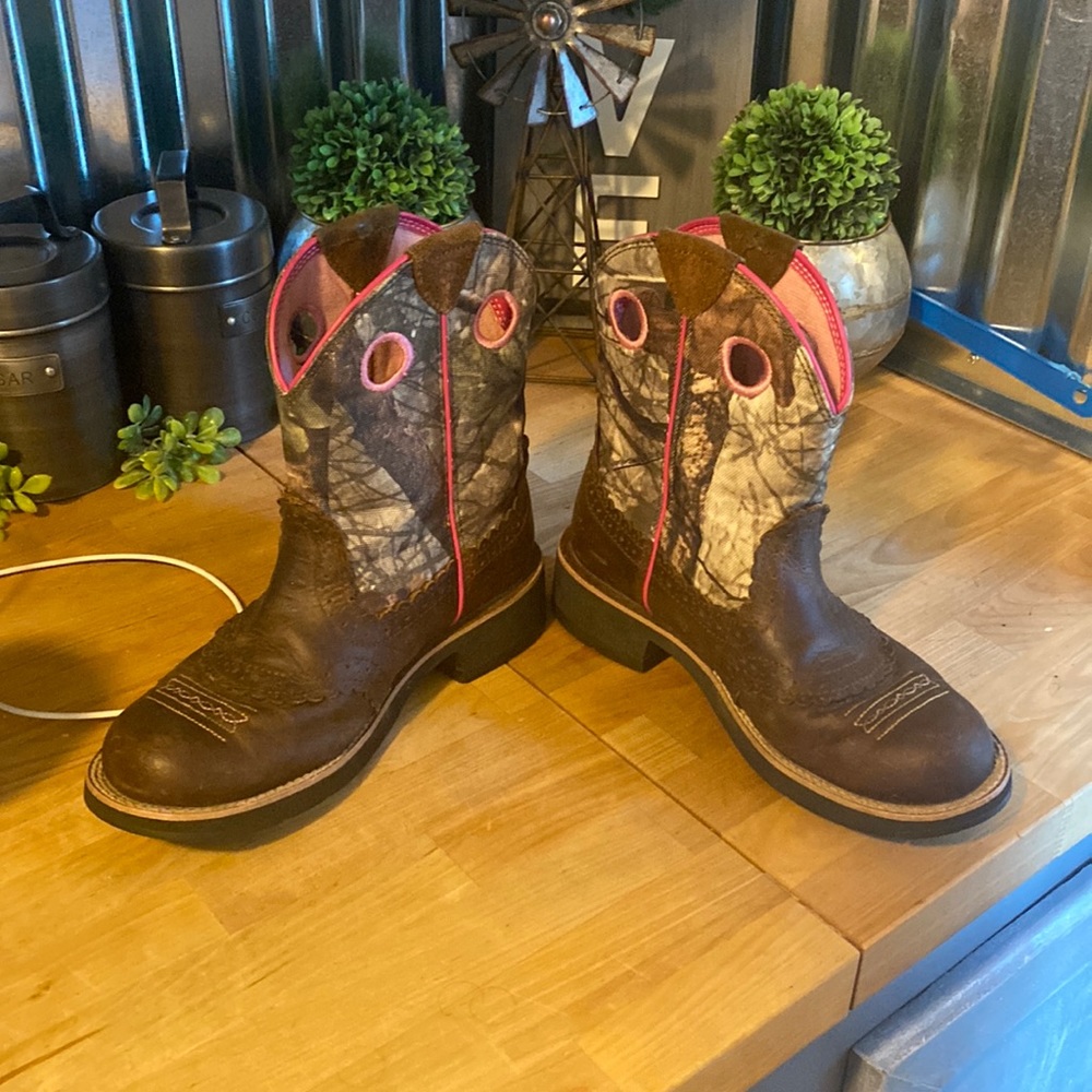 Ariat Womens Camo Pink Boots 6.5